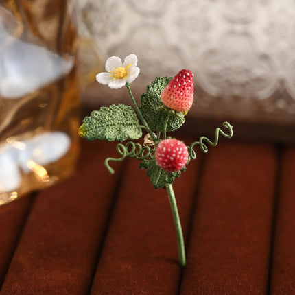 🍓 Berry Sweet Summer Strawberry Micro Crochet Brooch