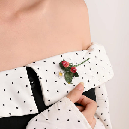 🍓 Berry Sweet Summer Strawberry Micro Crochet Brooch