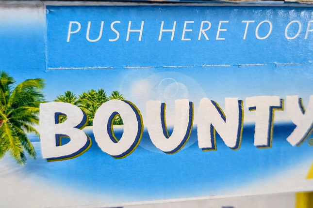 Bounty Chocolate Box – Coconut & Milk Chocolate Selection